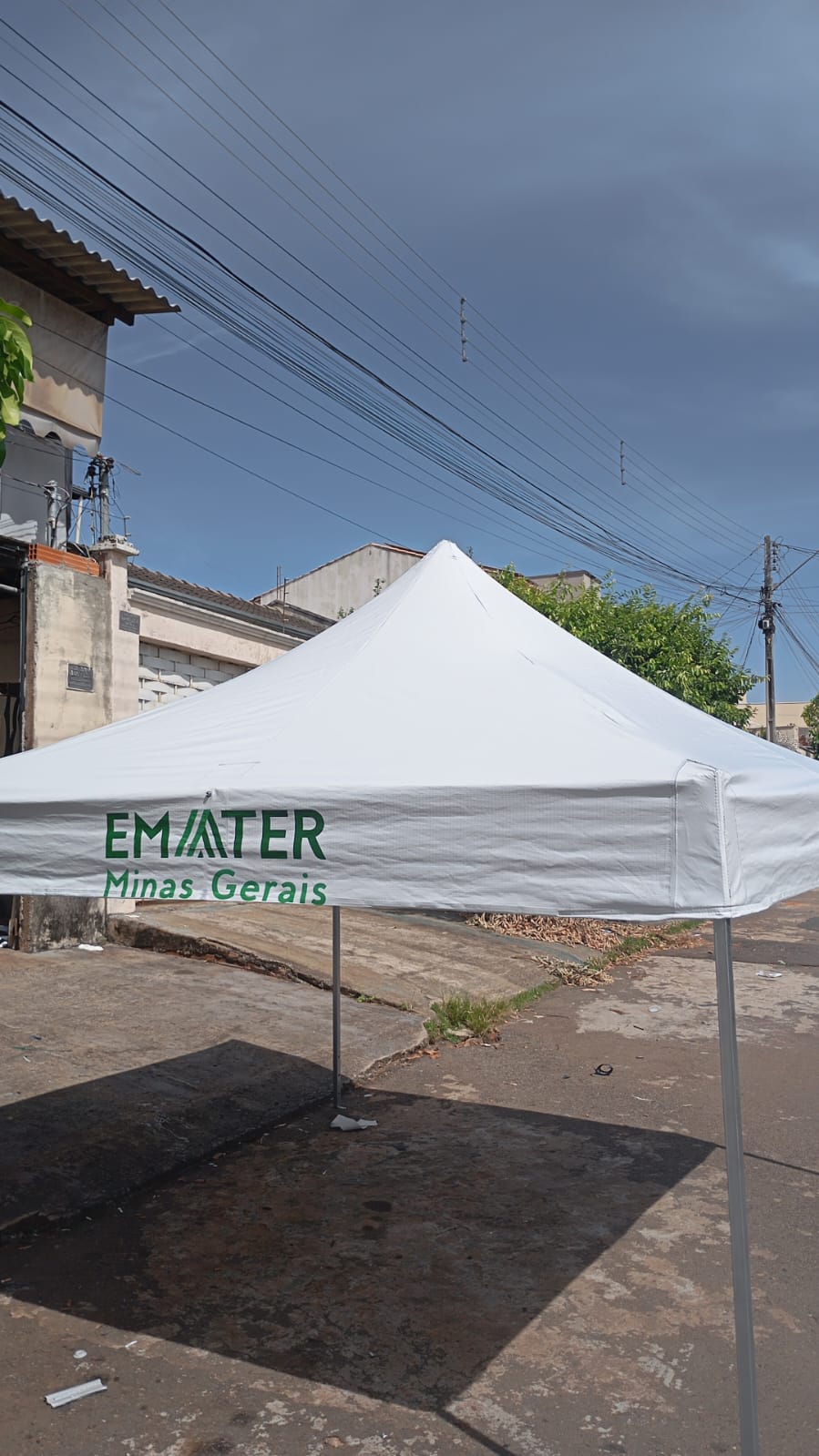 Tenda montada em área externa